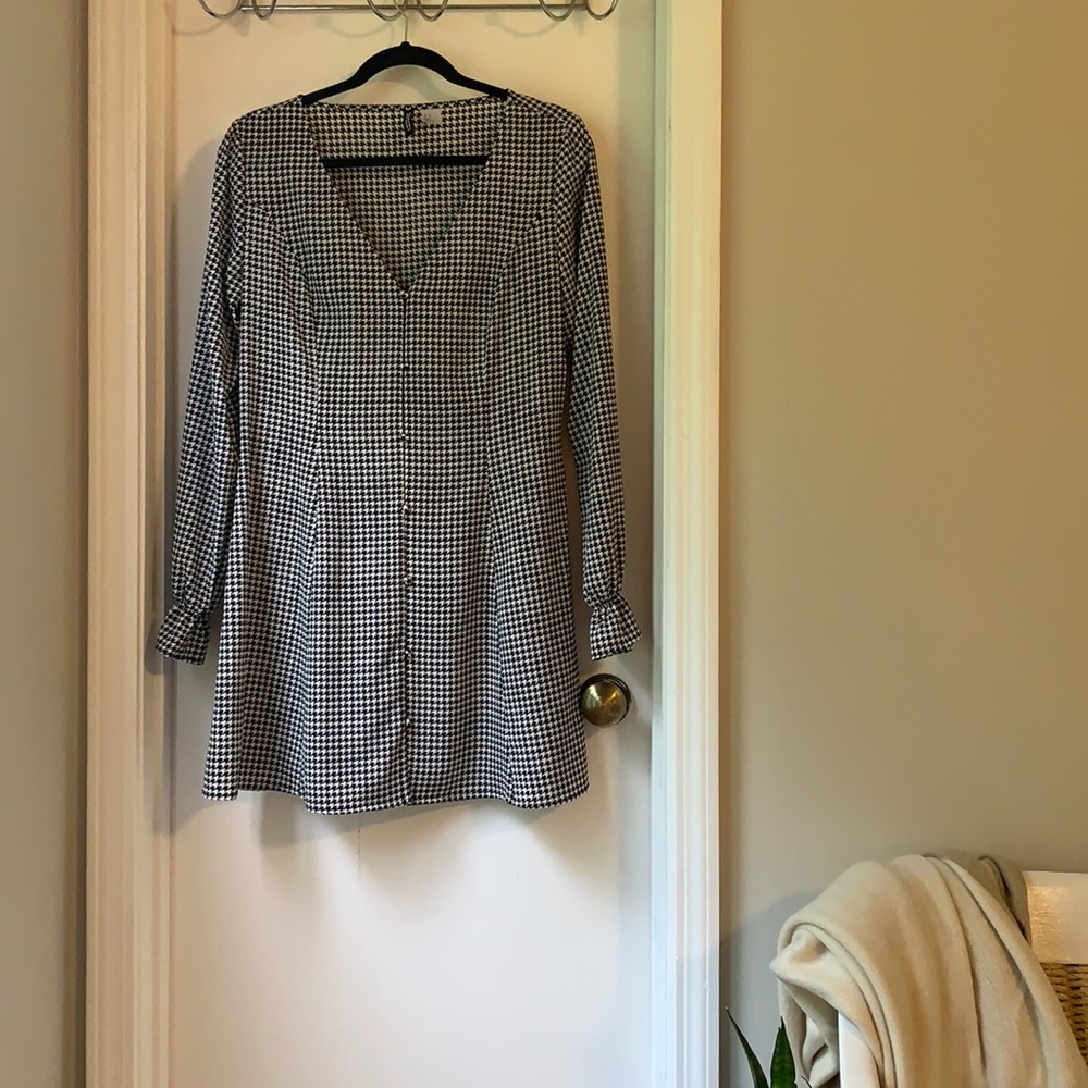 H&M houndstooth long sleeve mini dress